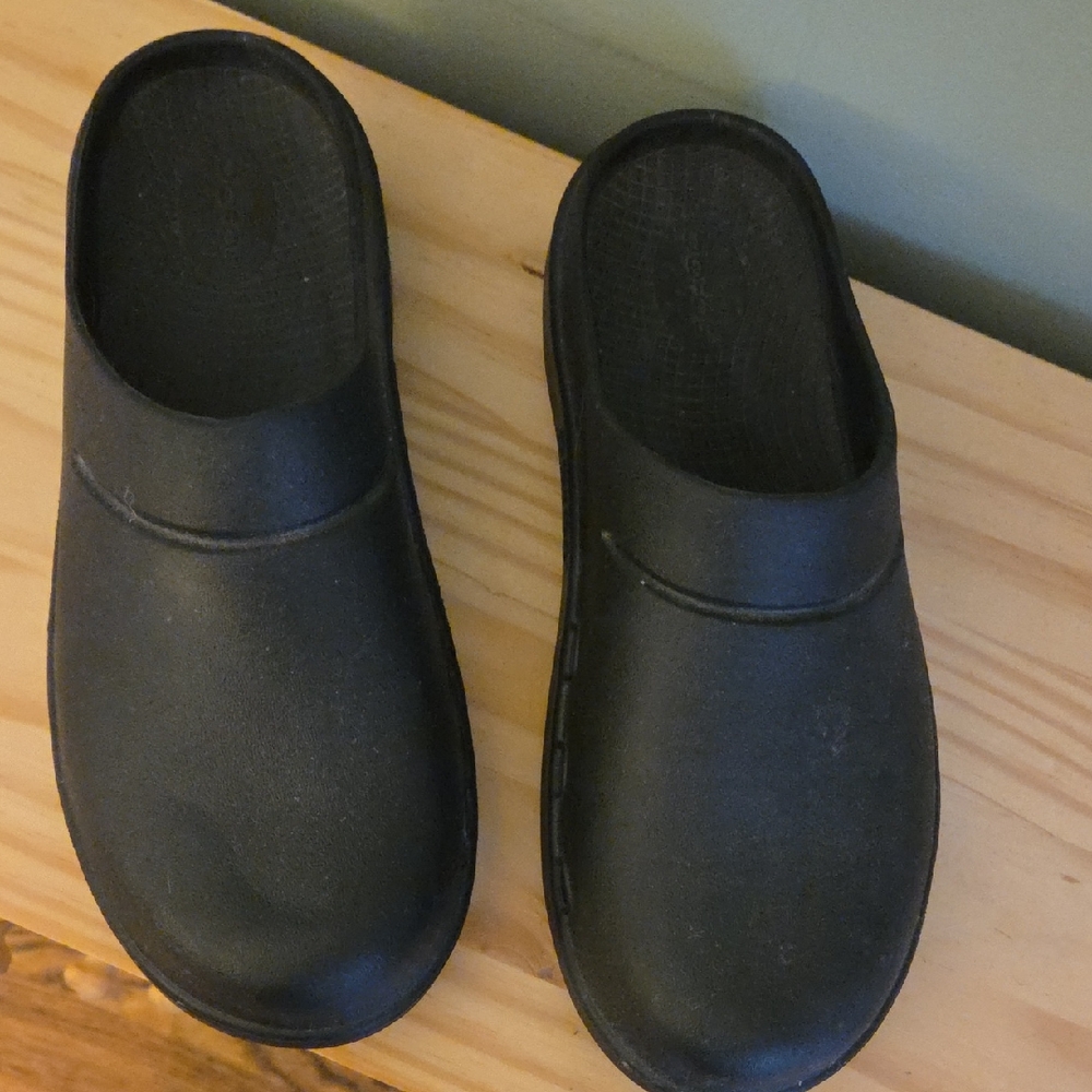 OOFOS Men's Black Slip-On Loafers